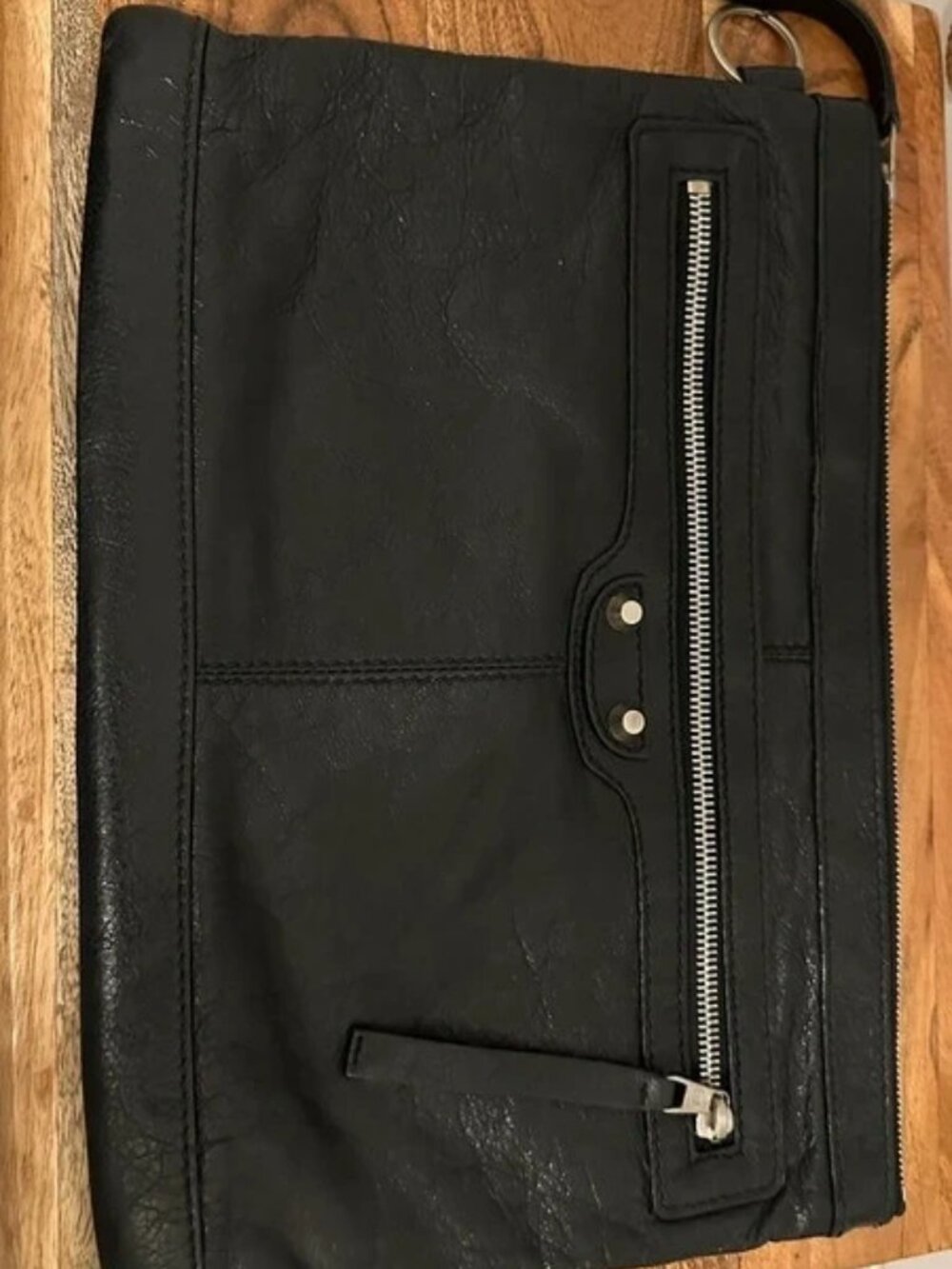 Balenciaga Classic Clip M Black Leather Clutch 273022